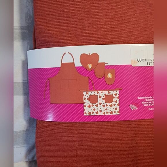 Nwt Metallic Hearts Cooking for TwoApron, Pot Holder, and Mini Mit - Picture 7 of 9